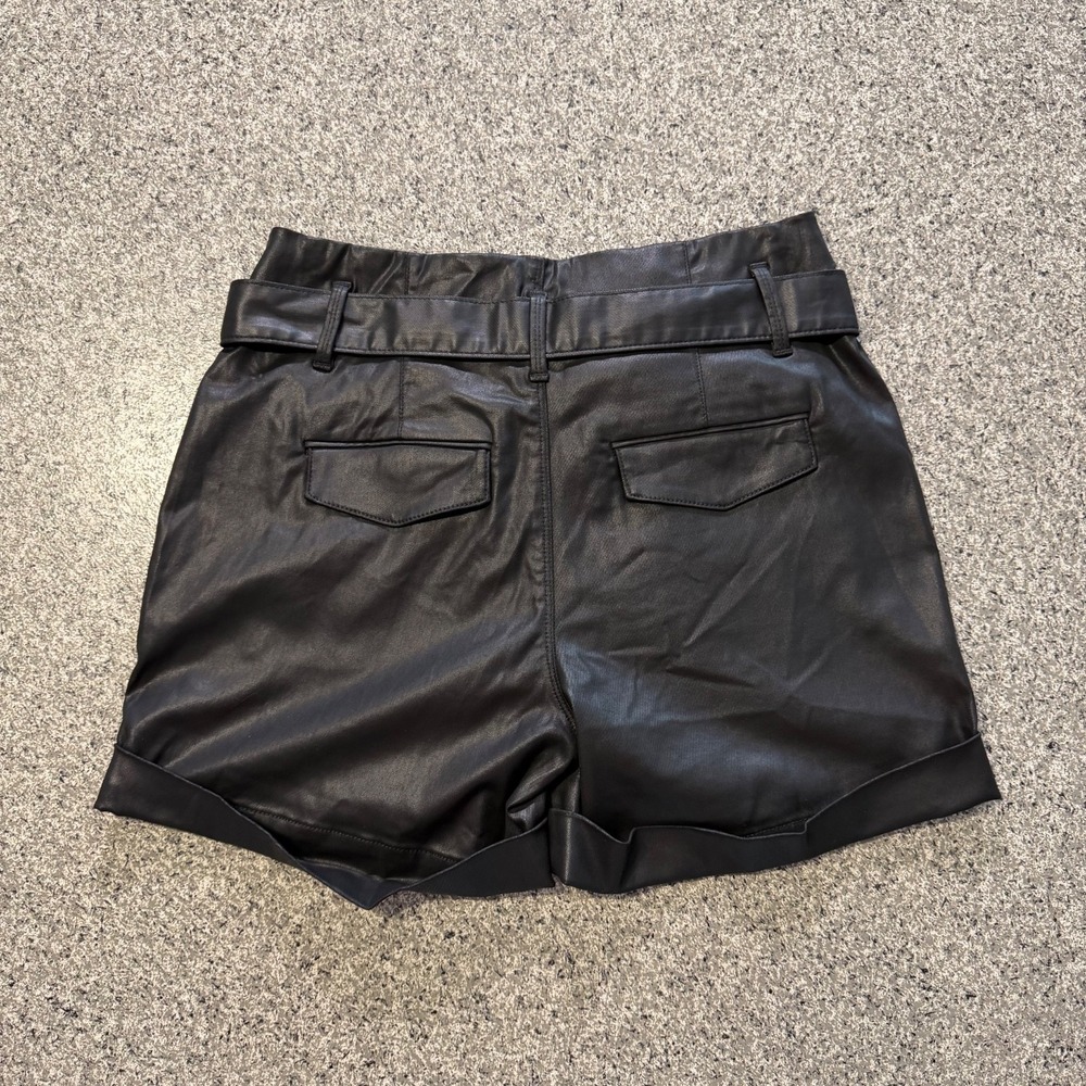 White House Black Market Shorts Size 6 29x5 Faux Leather Belted Cuffed High Rise - Picture 3 of 7
